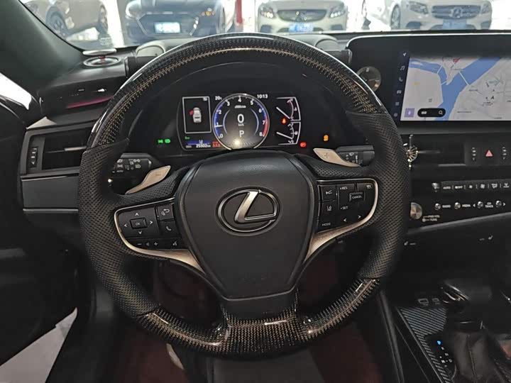 Фото 11 - Lexus ES