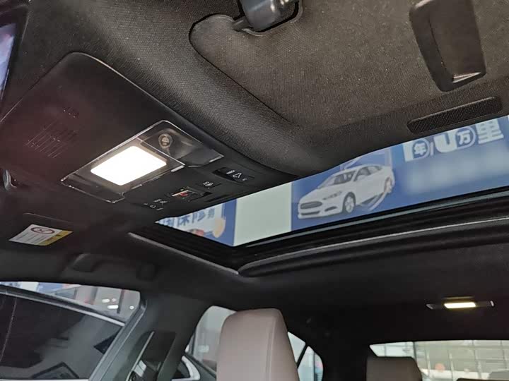 Фото 18 - Lexus ES