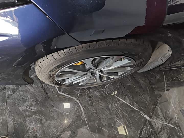 Фото 23 - Lexus ES