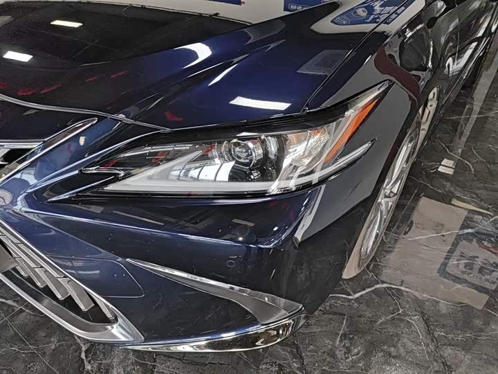 Фото 24 - Lexus ES