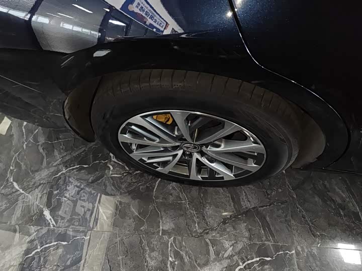 Фото 26 - Lexus ES