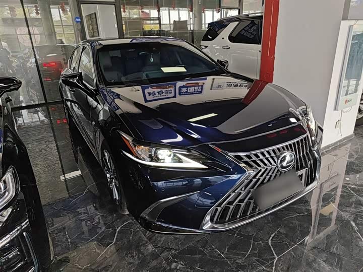 Фото 4 - Lexus ES