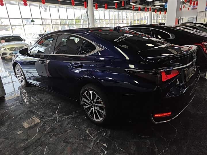 Фото 5 - Lexus ES