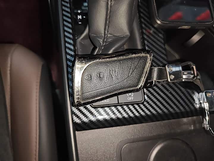 Фото 9 - Lexus ES