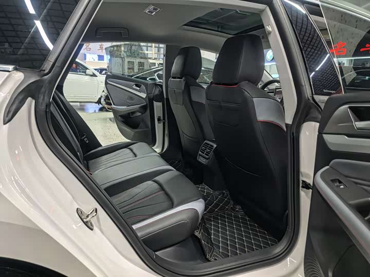 Фото 24 - Volkswagen Lamando L