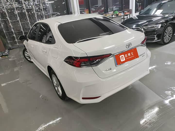 Фото 3 - Toyota Corolla