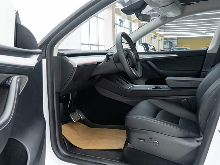 Фото 16 - Tesla Model Y