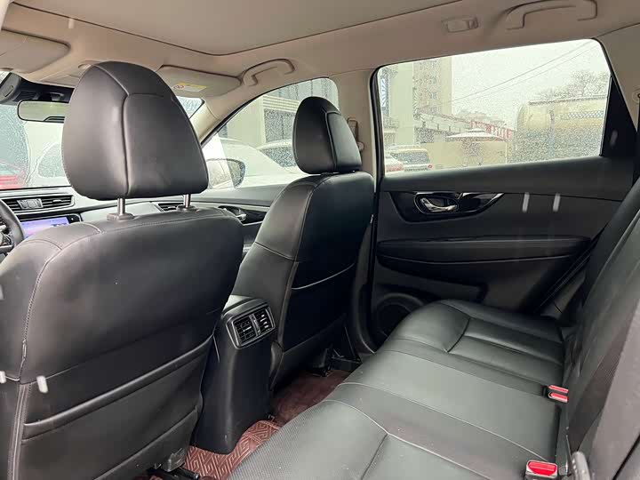 Фото 6 - Nissan X-Trail