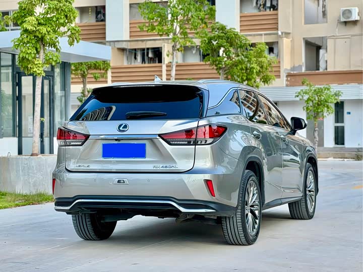 Фото 4 - Lexus RX