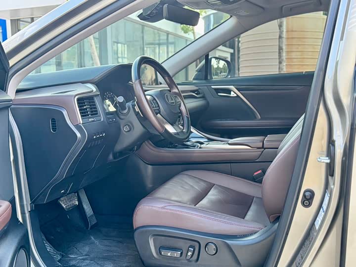 Фото 7 - Lexus RX