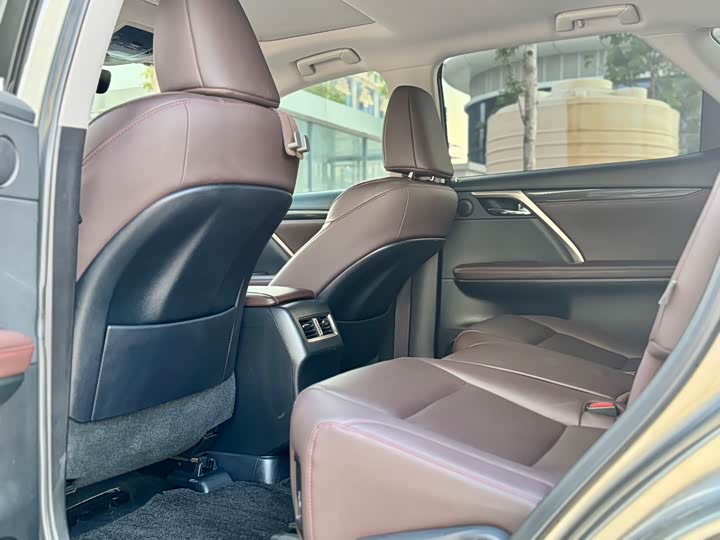 Фото 8 - Lexus RX