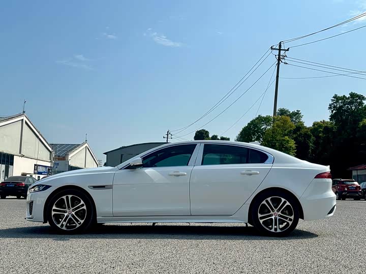 Фото 11 - Jaguar XE L