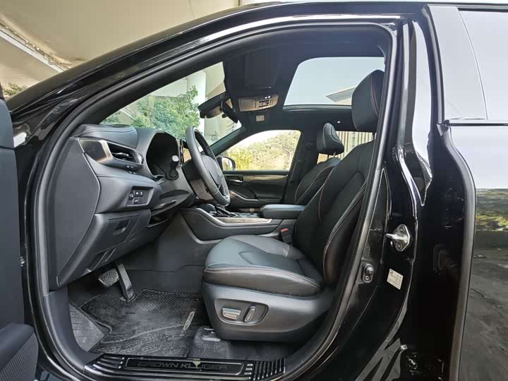 Фото 11 - Toyota Crown Kluger