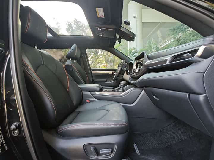 Фото 13 - Toyota Crown Kluger