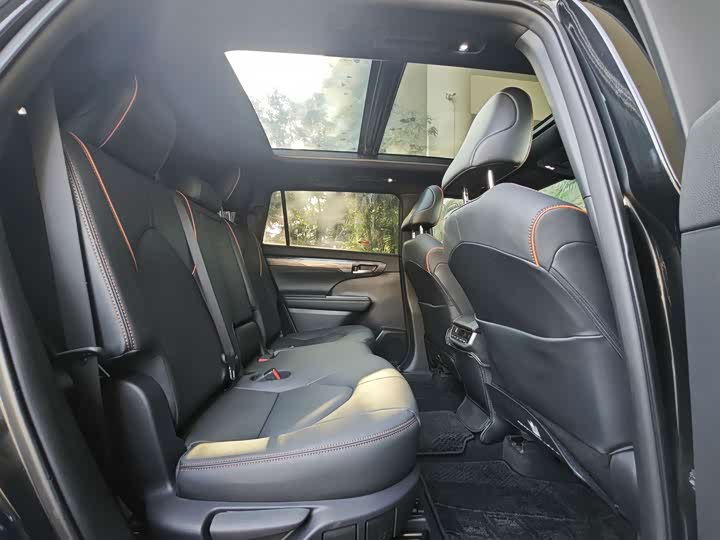 Фото 14 - Toyota Crown Kluger