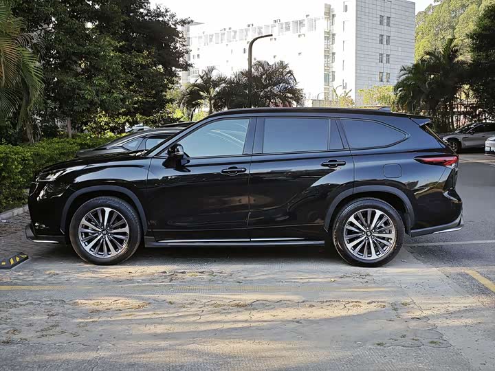 Фото 3 - Toyota Crown Kluger