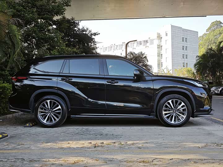 Фото 6 - Toyota Crown Kluger