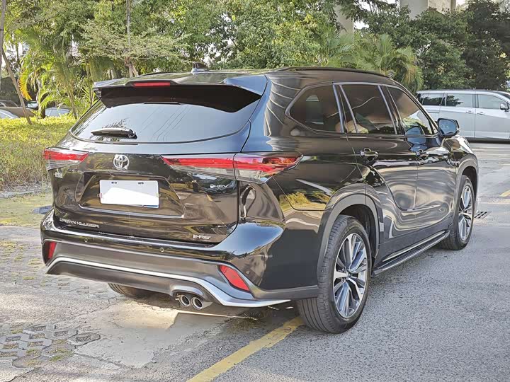 Фото 7 - Toyota Crown Kluger