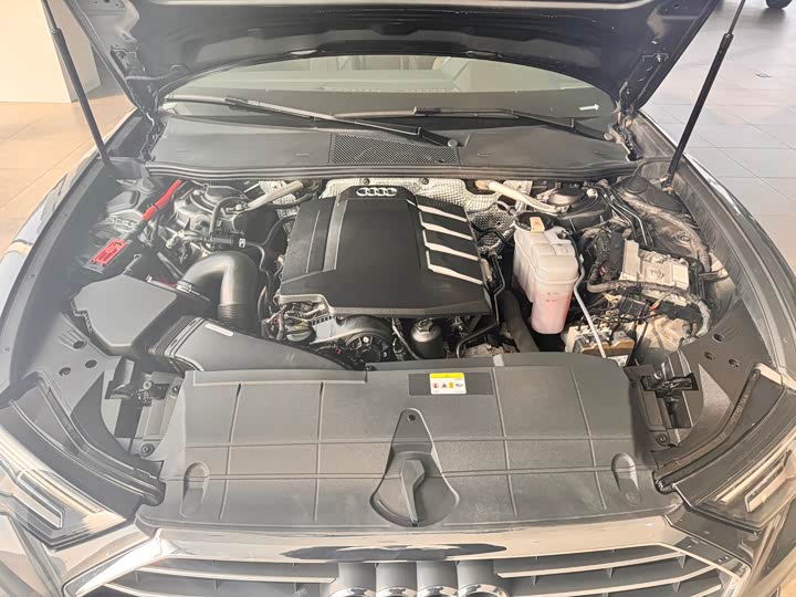 Фото 10 - Audi A6L