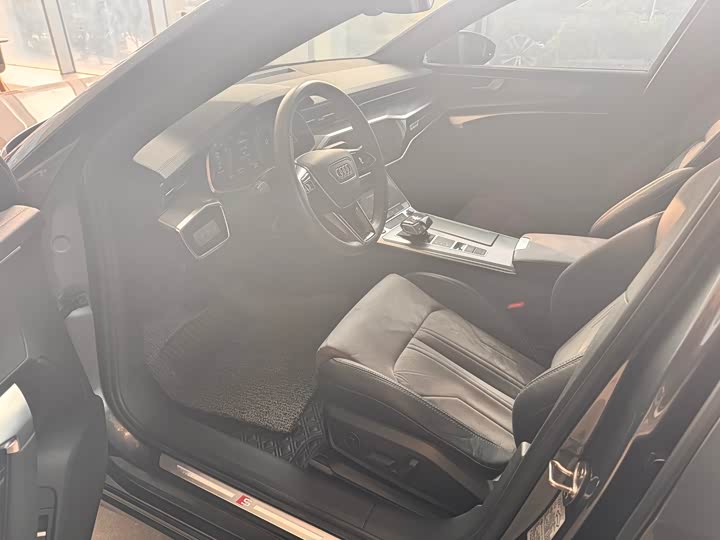 Фото 11 - Audi A6L