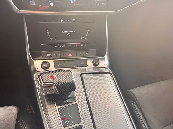Фото 13 - Audi A6L
