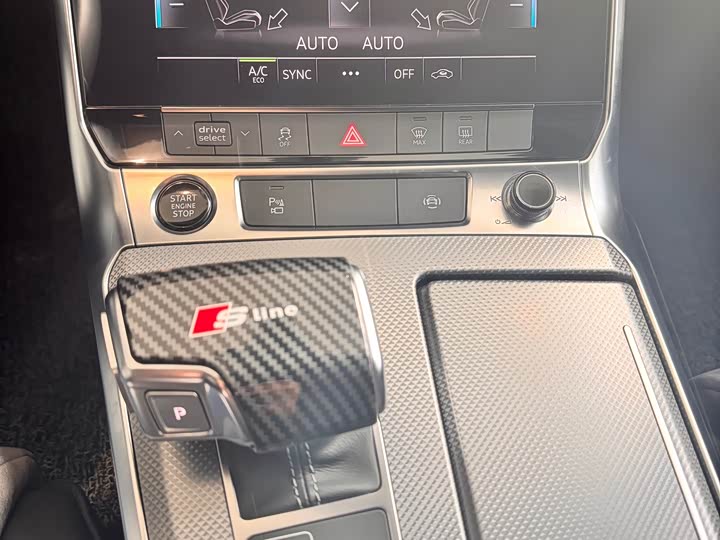 Фото 14 - Audi A6L