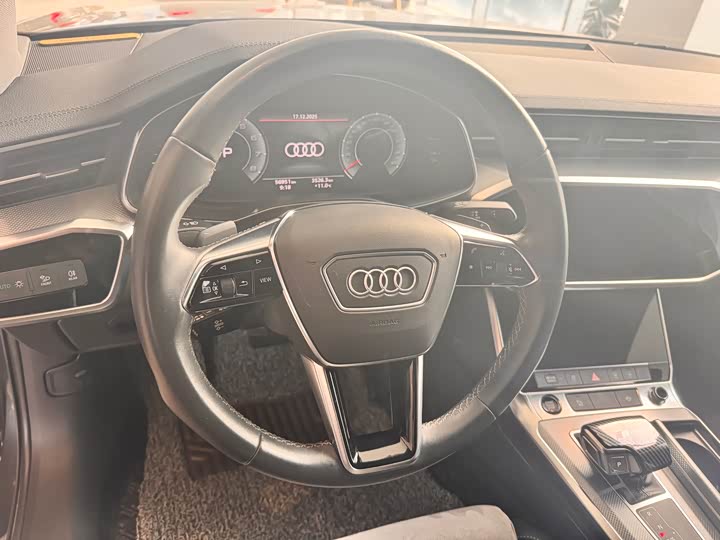 Фото 16 - Audi A6L