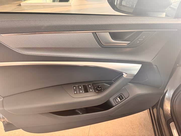 Фото 17 - Audi A6L