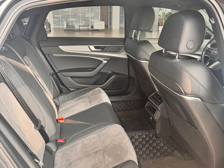 Фото 18 - Audi A6L