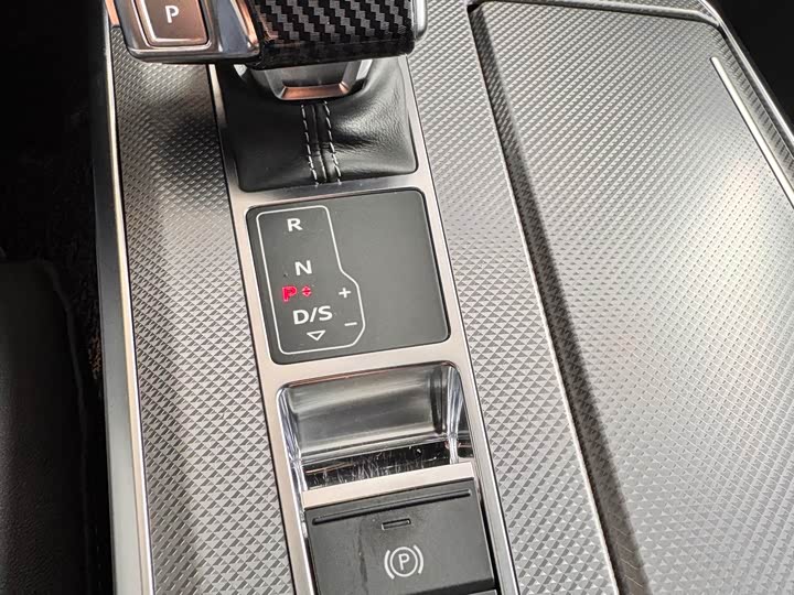 Фото 19 - Audi A6L