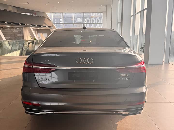 Фото 5 - Audi A6L