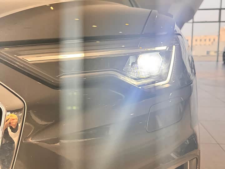 Фото 7 - Audi A6L