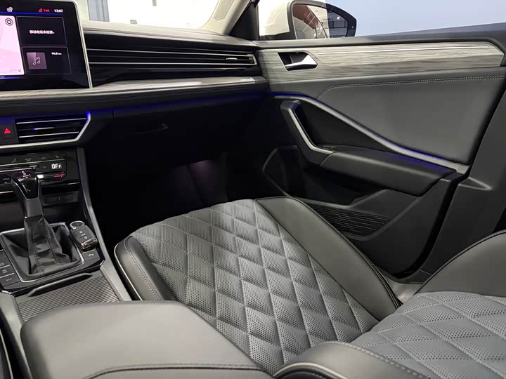 Фото 13 - Volkswagen Sagitar L