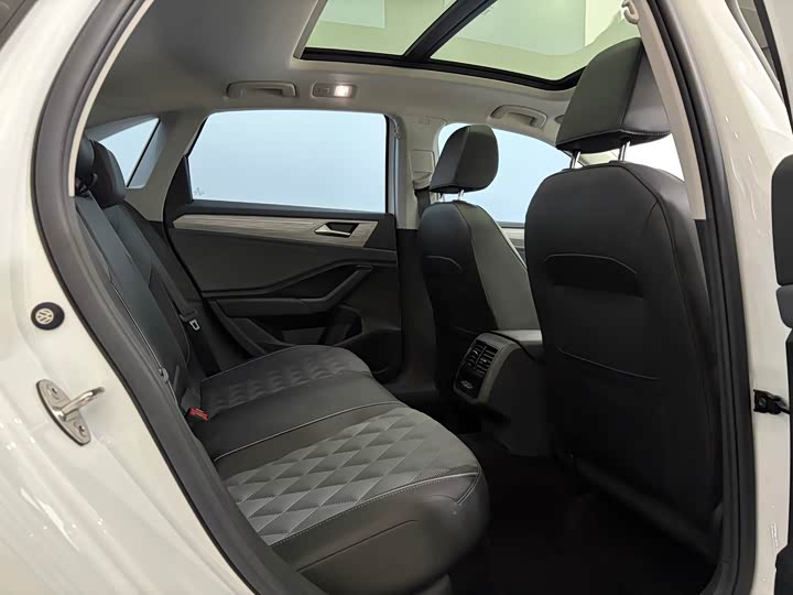 Фото 15 - Volkswagen Sagitar L