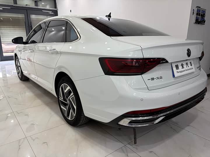 Фото 16 - Volkswagen Sagitar L