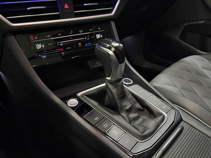 Фото 9 - Volkswagen Sagitar L