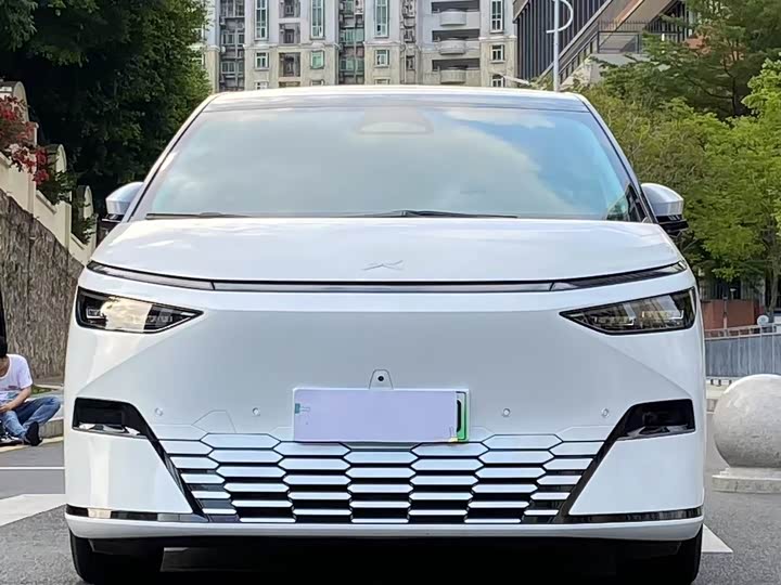 Фото 2 - XPeng X9