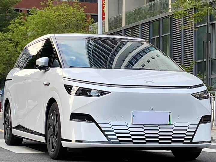 Фото 3 - XPeng X9