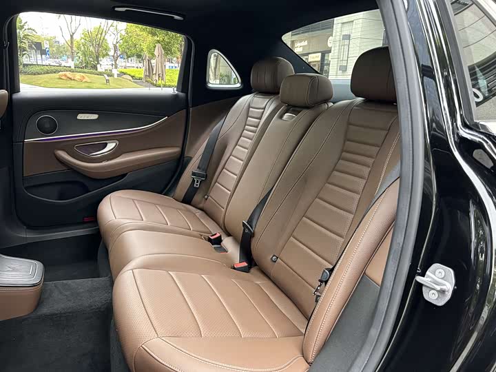 Фото 16 - Mercedes-Benz E-Class