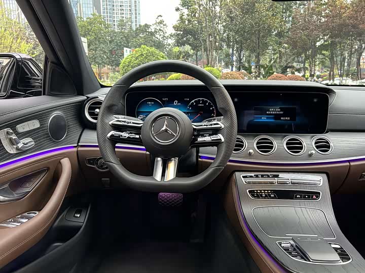 Фото 22 - Mercedes-Benz E-Class