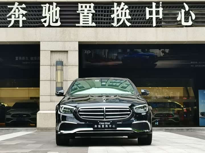 Фото 3 - Mercedes-Benz E-Class