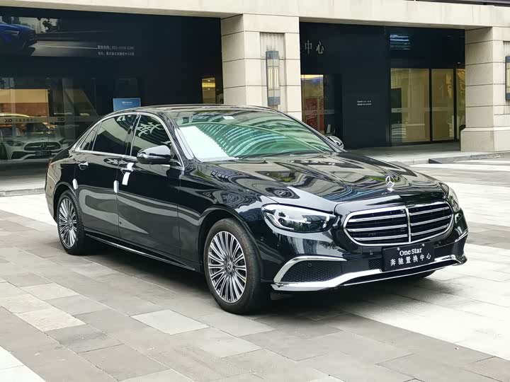 Фото 4 - Mercedes-Benz E-Class