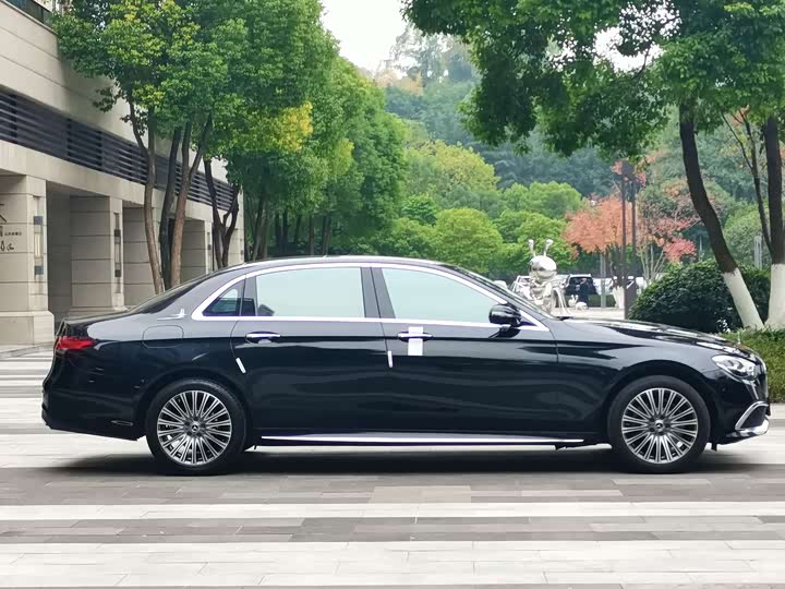 Фото 5 - Mercedes-Benz E-Class