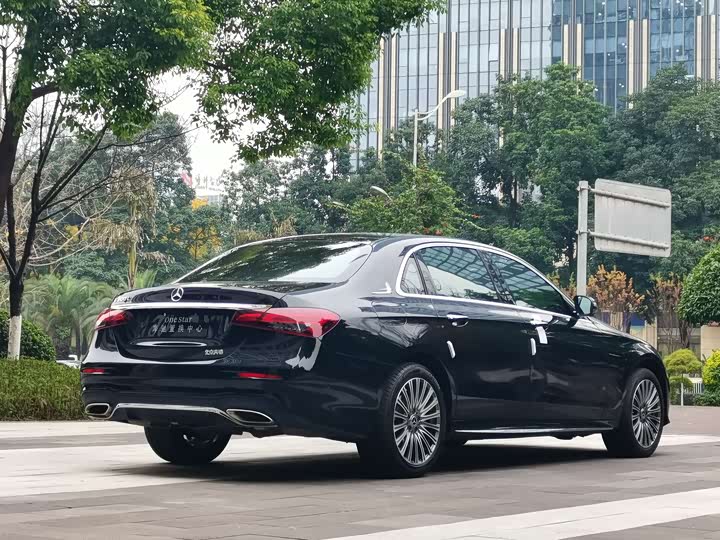 Фото 6 - Mercedes-Benz E-Class