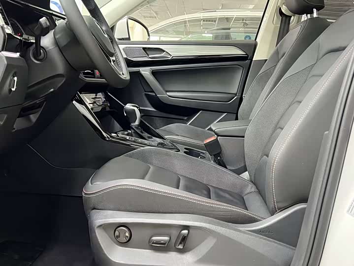 Фото 15 - Volkswagen Tayron