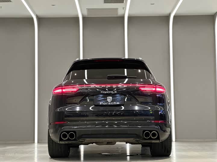 Фото 10 - Porsche Cayenne