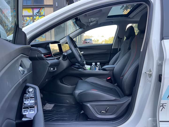 Фото 10 - Geely Binrui