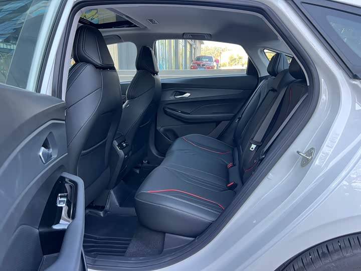 Фото 11 - Geely Binrui