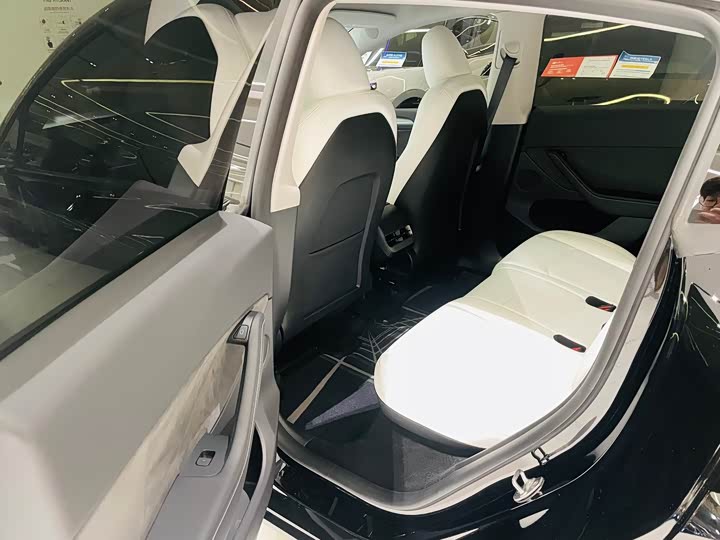 Фото 10 - Tesla Model Y