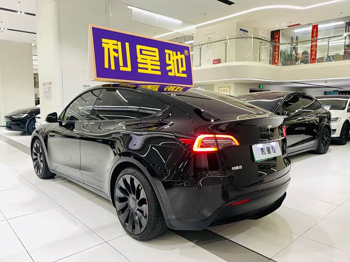 Фото 2 - Tesla Model Y